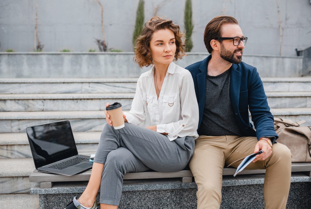Smart Casual Looks for Today’s Stylish Office Professionals