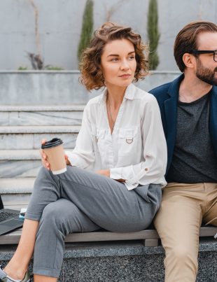 Smart Casual Looks for Today’s Stylish Office Professionals